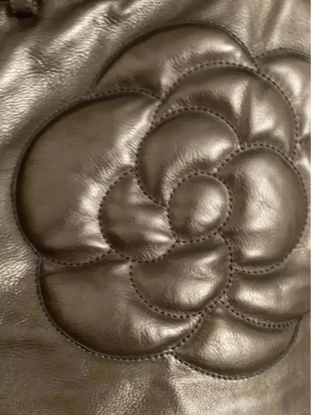 Chanel Camellia Leather Short 36 - Picture 3 of 11